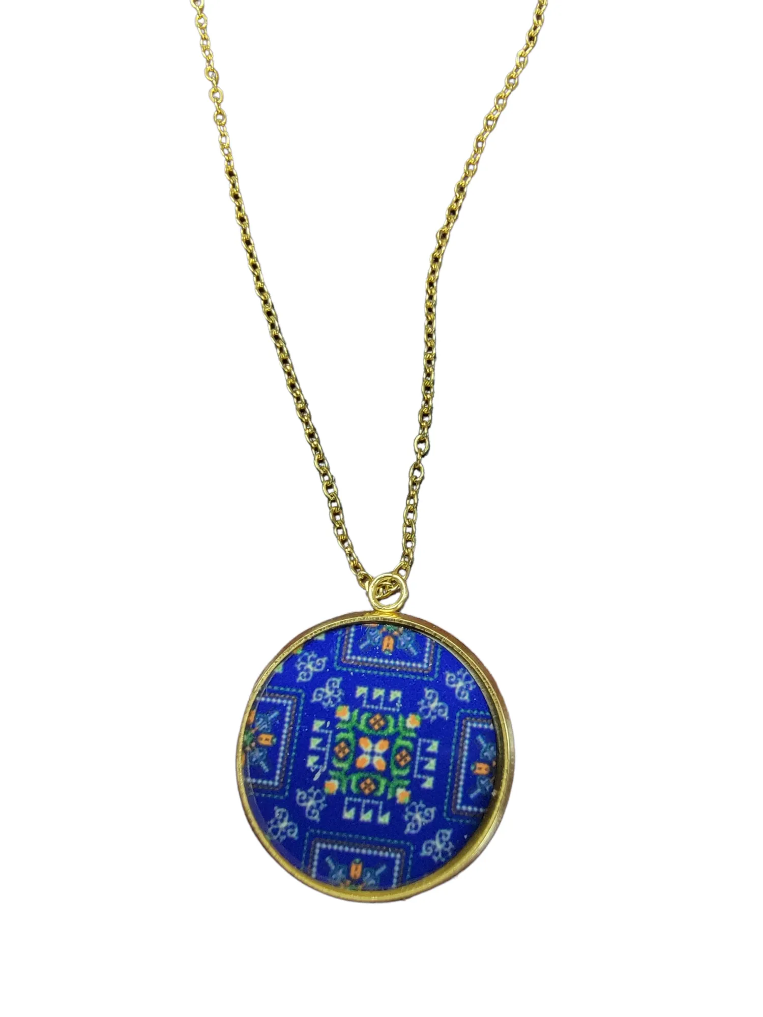 Trendy Embroidery Pattern Pendant Gold Necklace